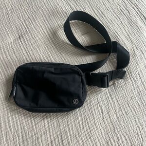 Lululemon Everywhere Belt Bag - Solid Black